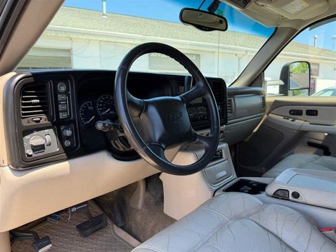 Used 2002 Chevrolet Tahoe LT AWD/4WD image 8