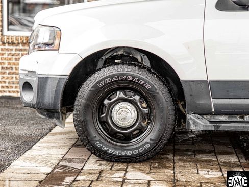 Used 2016 Ford Expedition XL image 8