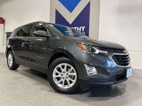 Used 2019 Chevrolet Equinox LT FWD image 2