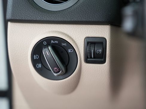 Used 2015 Volkswagen Tiguan SEL image 45