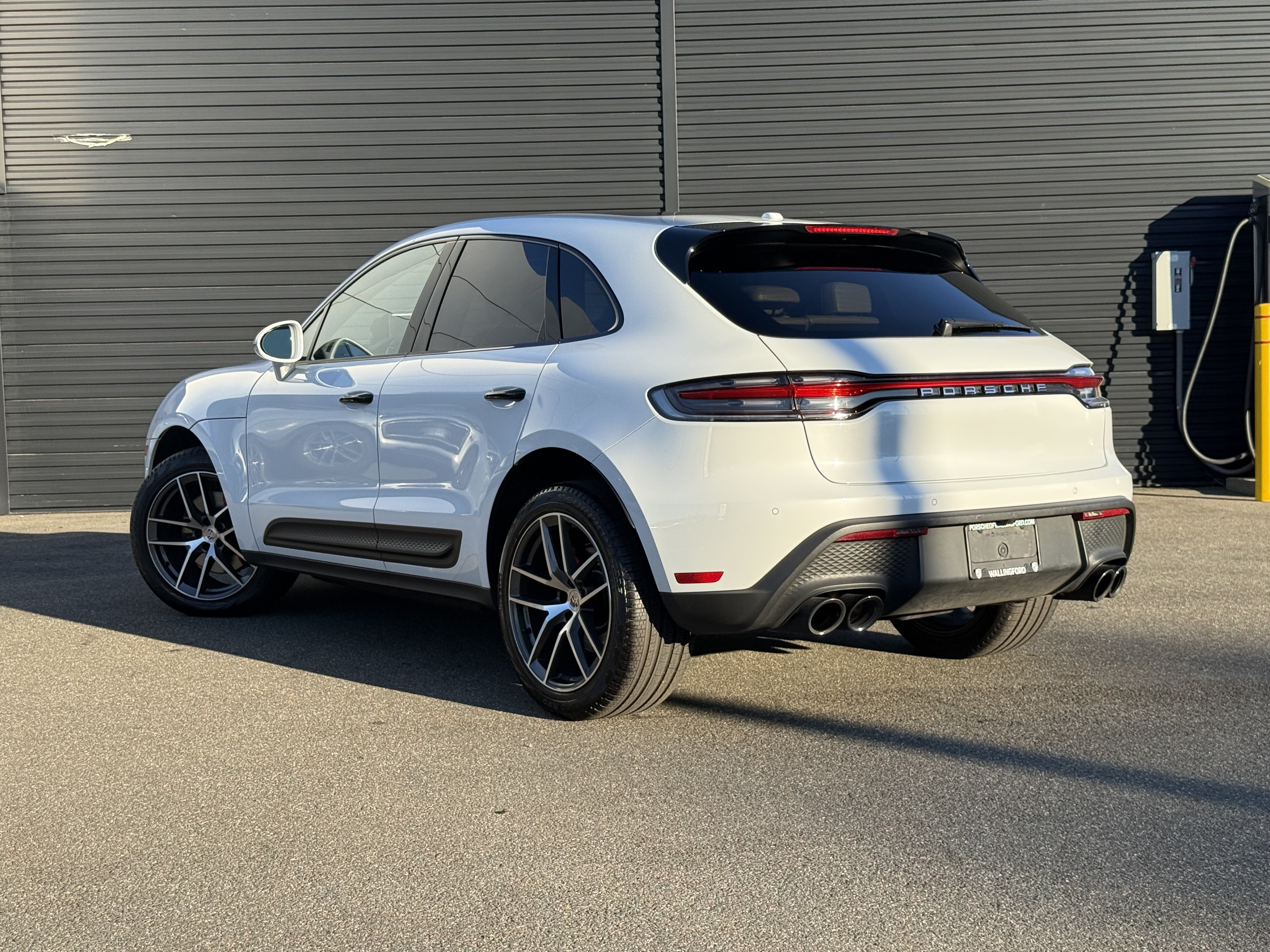 Certified 2023 Porsche Macan S AWD/4WD image 3