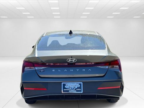 New 2026 Hyundai Elantra SE image 5