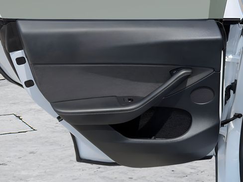 Used 2023 Tesla Model Y Performance AWD/4WD image 24