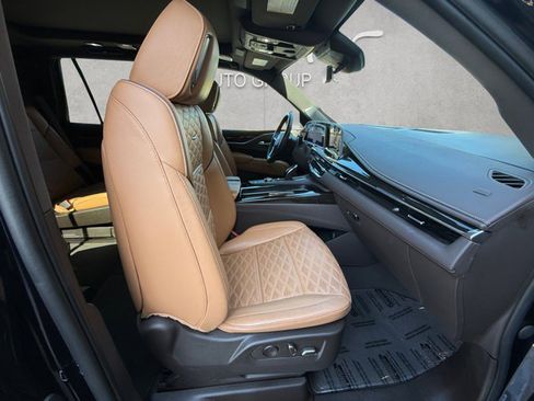 Certified 2022 Cadillac Escalade Premium Luxury w/ Performance Package AWD/4WD image 25