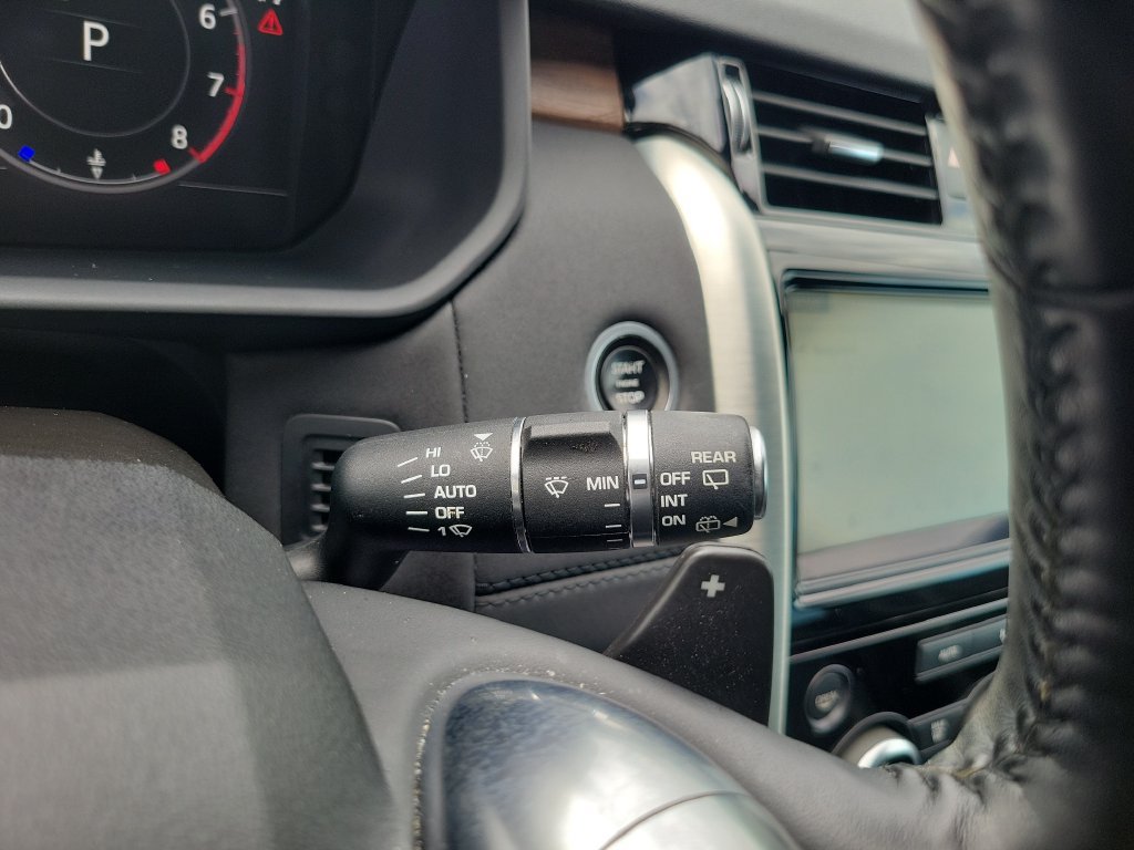 Used 2018 Land Rover Discovery HSE AWD/4WD image 31