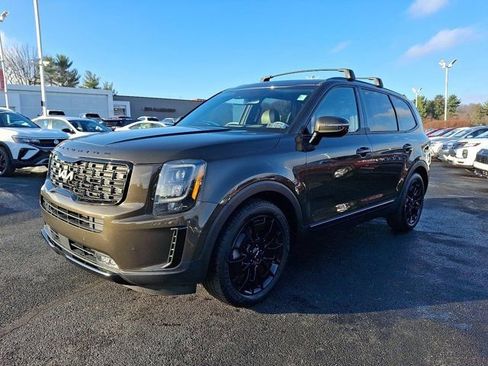 Used 2022 Kia Telluride SX w/ SX Prestige Package image 3