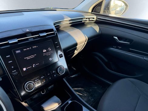 Used 2022 Hyundai Tucson SE w/ Cargo Package image 16