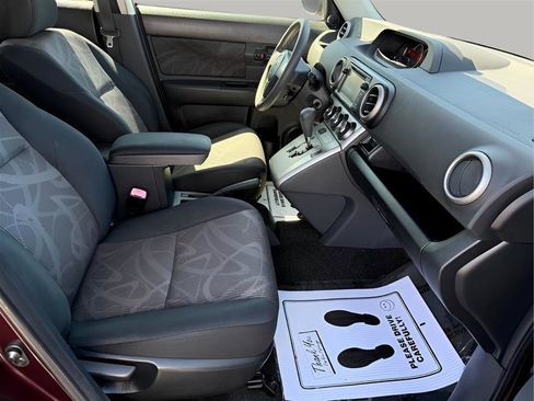 Used 2014 Scion xB FWD image 24