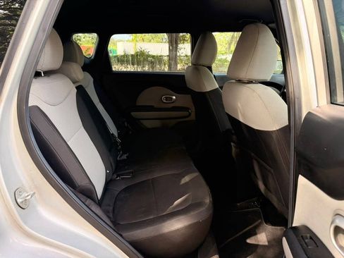 Used 2014 Kia Soul FWD image 10
