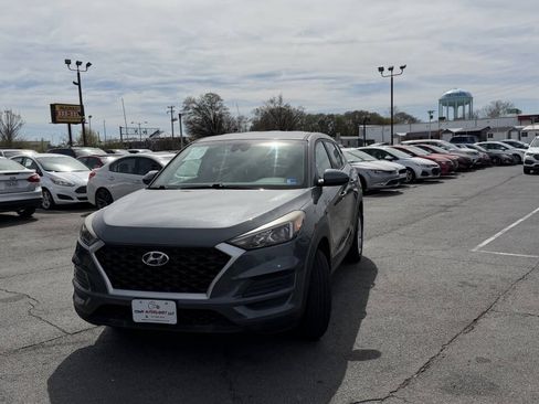 Used 2019 Hyundai Tucson SE FWD image 2