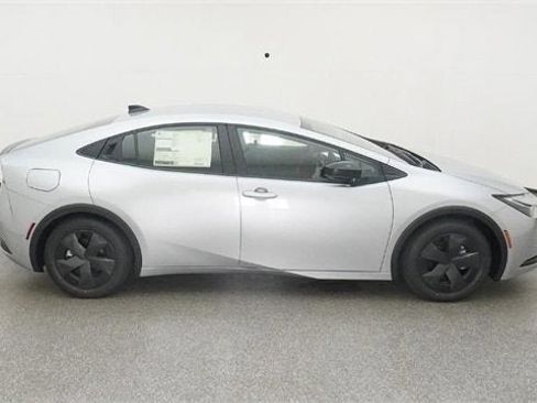New 2026 Toyota Prius Plug-In Hybrid FWD image 77