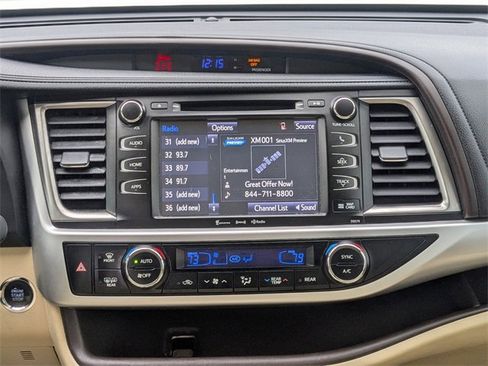 Used 2017 Toyota Highlander FWD V6 image 19