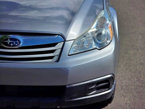 Used 2010 Subaru Outback 2.5i AWD/4WD image 3