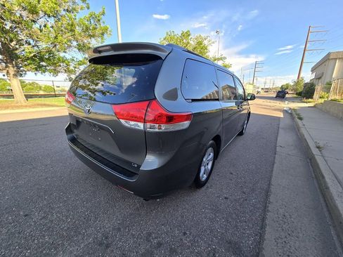 Used 2011 Toyota Sienna LE w/ Towing Pkg FWD image 7