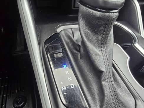 Used 2021 Toyota Highlander XLE AWD/4WD image 24