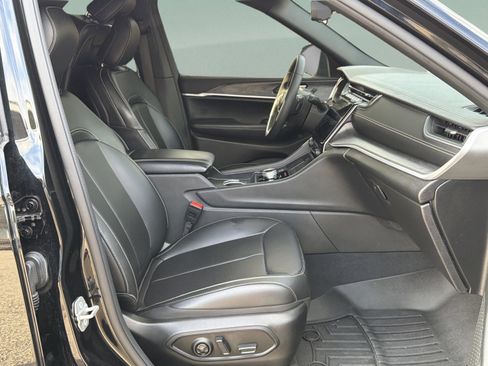 Used 2024 Jeep Grand Cherokee L Limited w/ Luxury Tech Group II image 28