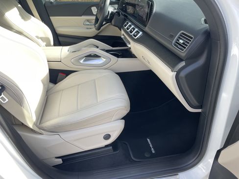 Certified 2025 Mercedes-Benz GLS 450 4MATIC image 52