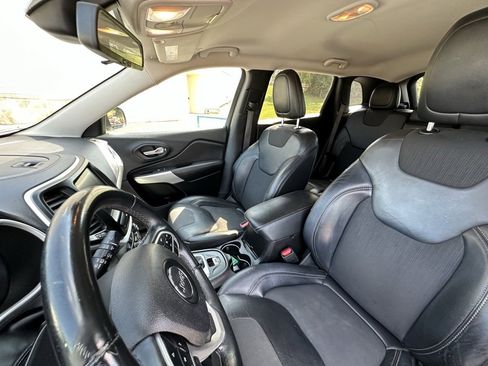 Used 2018 Jeep Cherokee Latitude Plus image 13