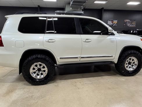 Used 2014 Toyota Land Cruiser AWD/4WD image 10
