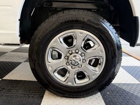 Used 2018 RAM 3500 SLT w/ Luxury Group image 11