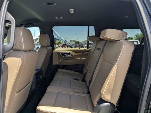 Used 2024 Chevrolet Suburban Premier RWD image 12
