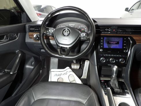 Used 2020 Volkswagen Passat 2.0T SEL FWD image 11