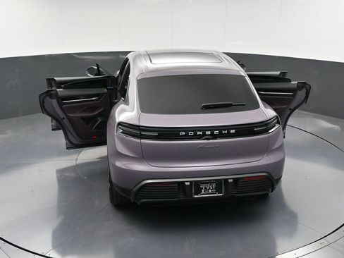 Certified 2025 Porsche Macan 4 Electric image 35