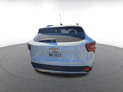 Used 2025 Chevrolet Trax LT image 5