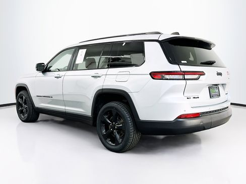 Used 2023 Jeep Grand Cherokee L Limited w/ Black Appearance Package AWD/4WD image 5