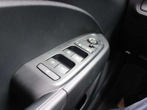 Used 2025 Hyundai Venue SE FWD image 18
