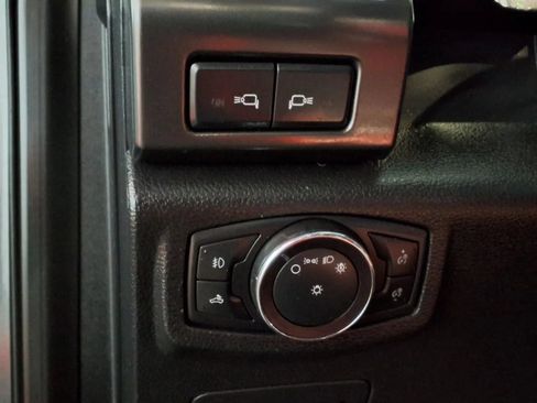 Used 2019 Ford F150 Lariat w/ Equipment Group 502A Luxury AWD/4WD image 19