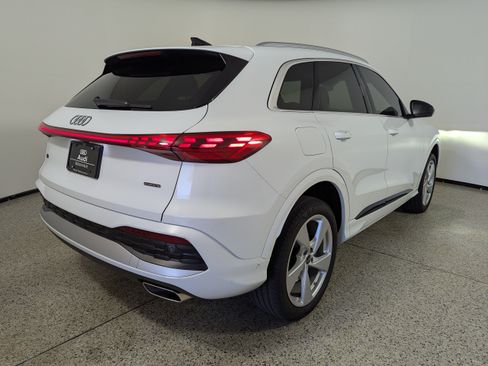 Certified 2025 Audi Q5 Premium Plus w/ Premium Plus AWD/4WD image 7