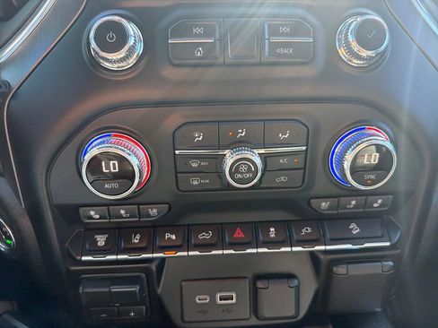 Used 2020 GMC Sierra 2500 AT4 w/ AT4 Premium Package AWD/4WD image 12