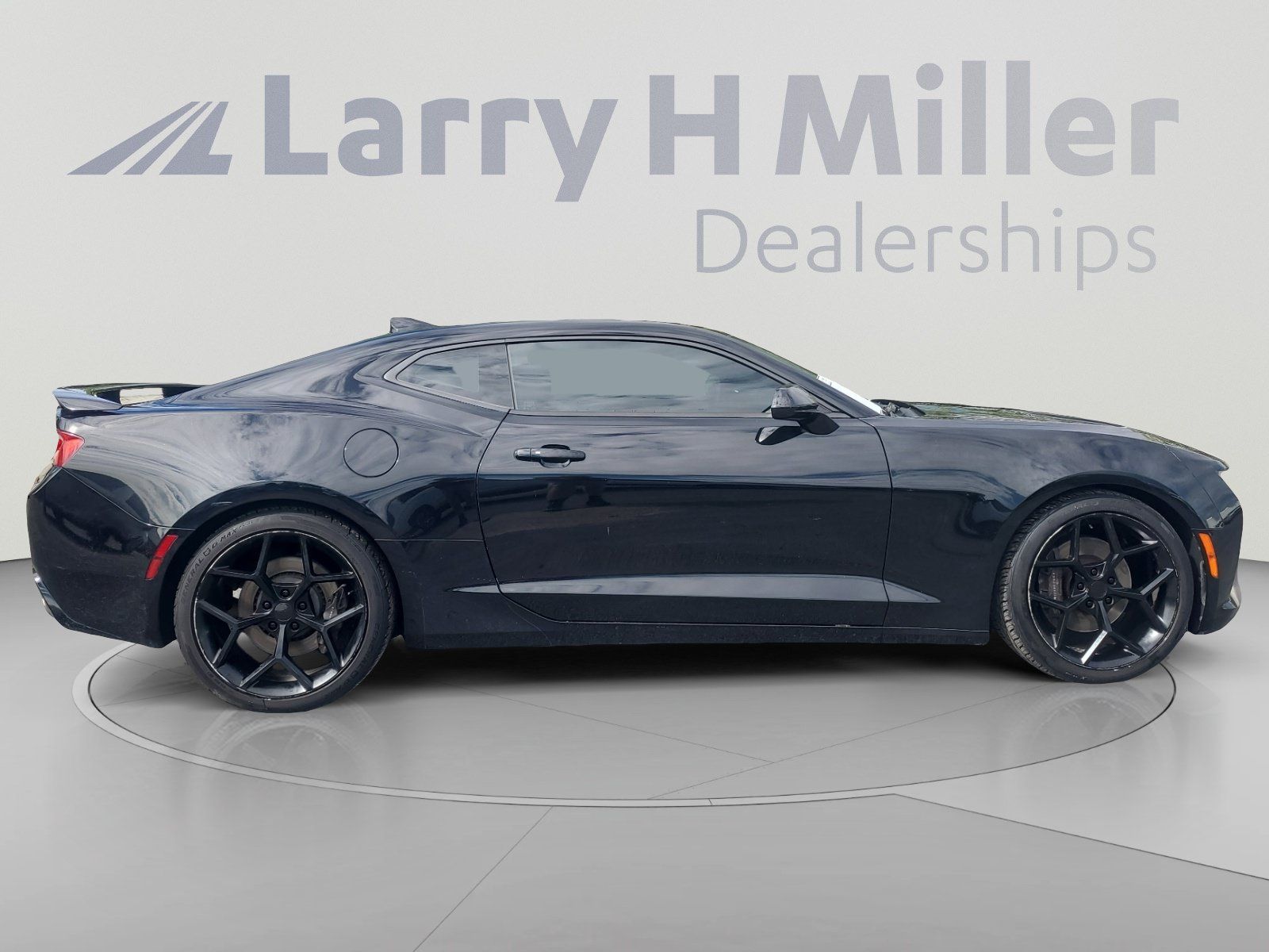 Used 2017 Chevrolet Camaro SS RWD image 6