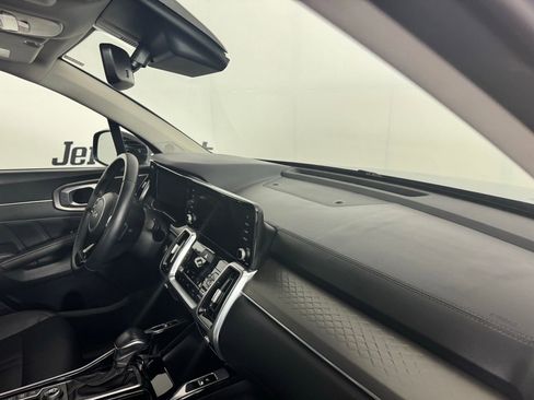 Used 2023 Kia Sorento SX image 31