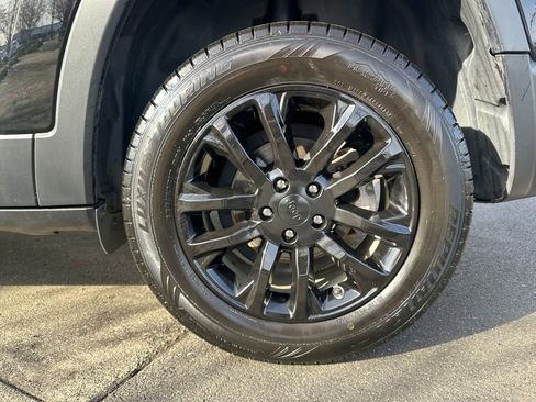 Used 2019 Jeep Cherokee Latitude w/ Popular Appearance Group FWD image 27