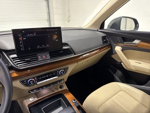 Used 2022 Audi Q5 2.0T Premium w/ Convenience Package image 16