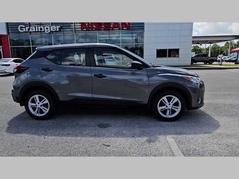 New 2025 Nissan Kicks Play S image 33