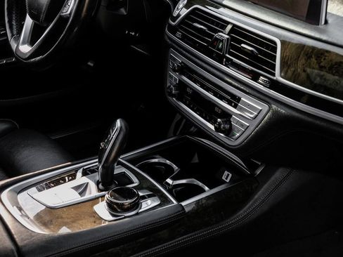 Used 2017 BMW 750i RWD image 27