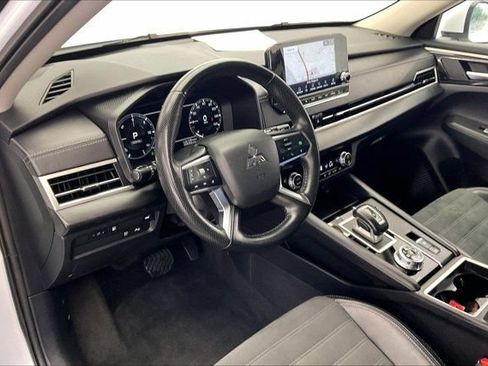 Used 2024 Mitsubishi Outlander SE AWD/4WD image 14