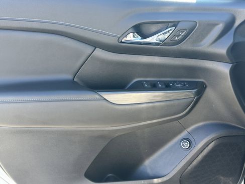 Used 2023 GMC Acadia SLT image 10