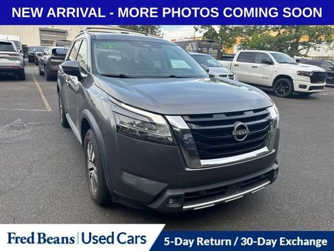 Used 2022 Nissan Pathfinder SL AWD/4WD image 1