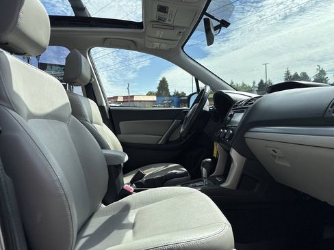 Used 2014 Subaru Forester 2.5i Touring AWD/4WD image 16