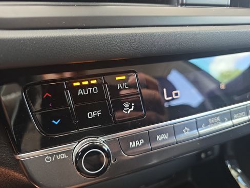 Certified 2024 Kia Seltos EX FWD image 16