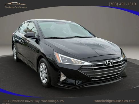 Used 2019 Hyundai Elantra SE w/ Cargo Package FWD image 3