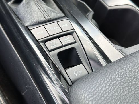 Used 2025 Toyota Camry SE FWD image 26