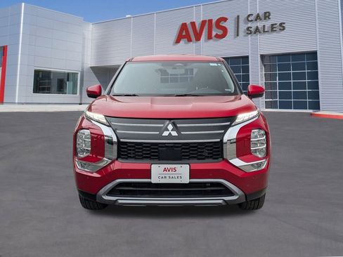 Used 2025 Mitsubishi Outlander SE image 10