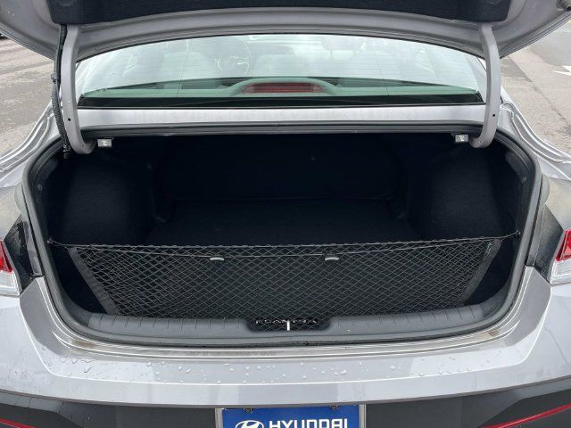 Used 2025 Hyundai Elantra Sport FWD image 11
