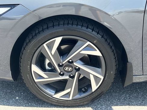 Certified 2025 Hyundai Elantra Limited FWD image 44