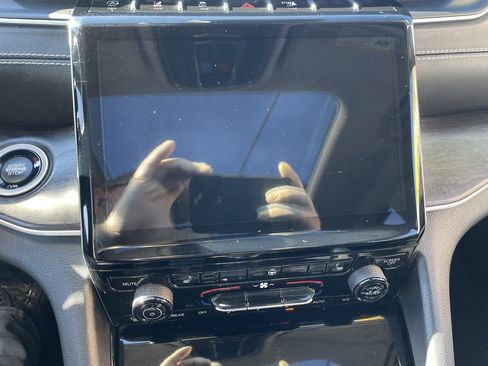 Used 2021 Jeep Grand Cherokee L Limited image 19